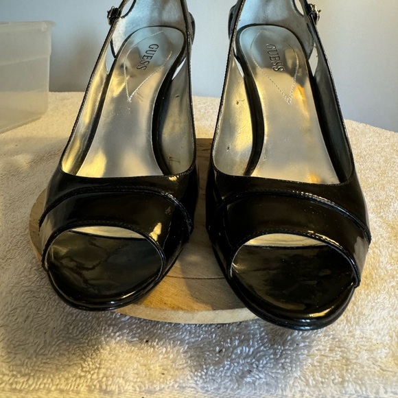 Classic GUESS Black Patent Leather, Peep Toe, Mid Heel Pump Size 8 great shape. - Picture 2 of 10